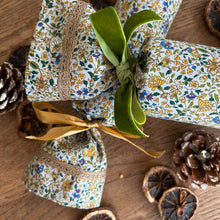 Load image into Gallery viewer, Luxury Moringa Project Christmas Crackers
