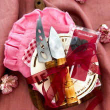 Load image into Gallery viewer, Valentines Cheeseboard Set
